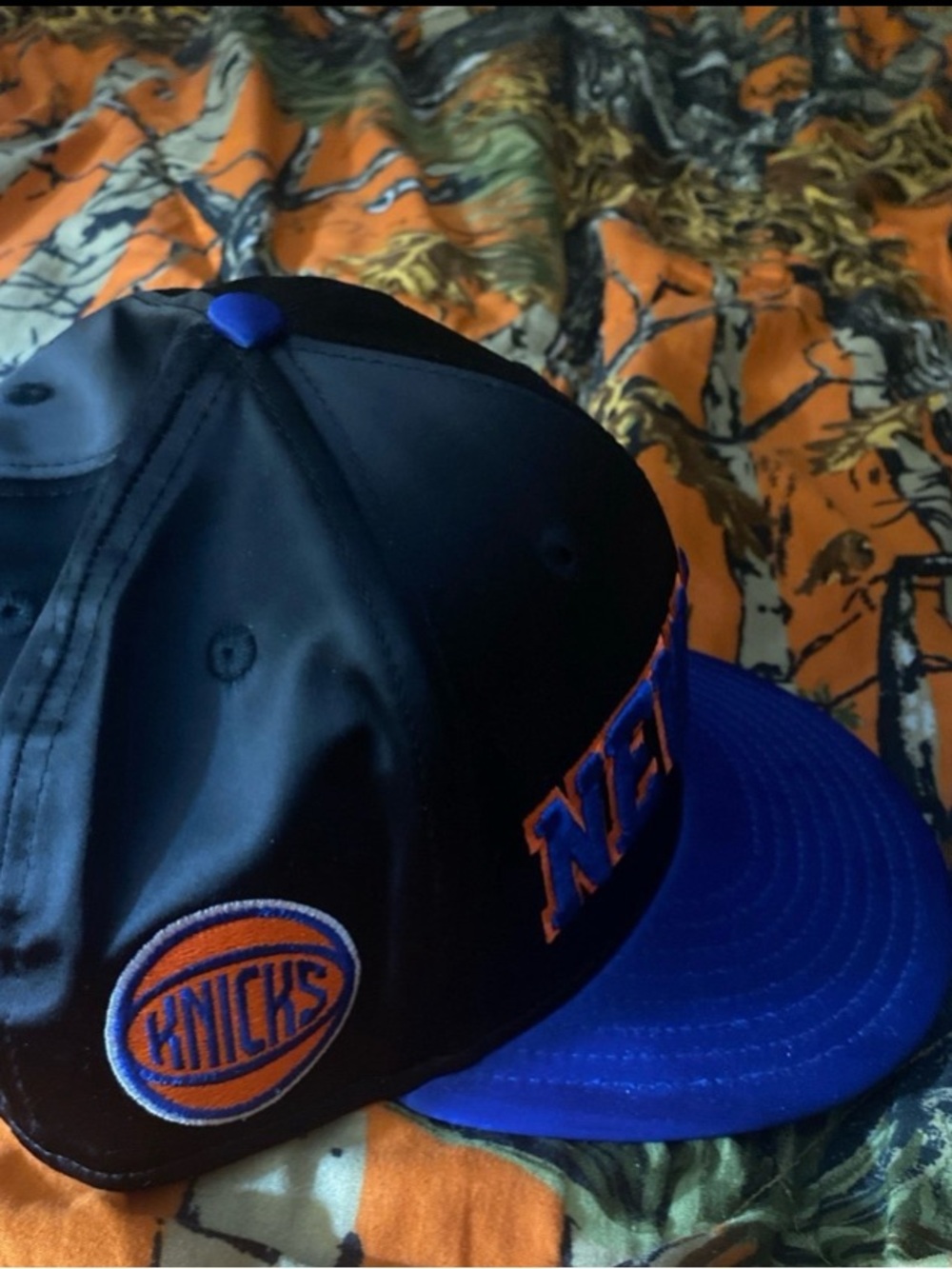 New York Knicks New Era ThrowBack Satin Fitted (size 7 3/8) - Picture 5 of 6